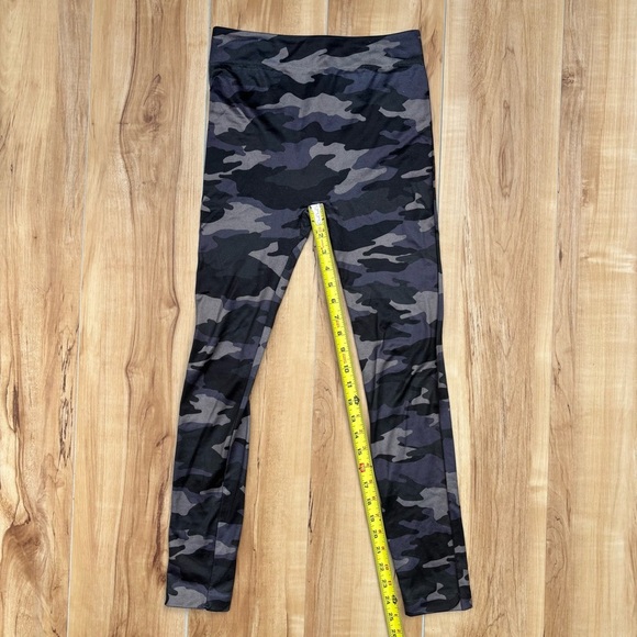 Ready To Go Black and Gray Camouflage Leggings Size S/M - Picture 5 of 6